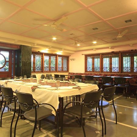 Hotel Sahyadri Alibaug Buitenkant foto